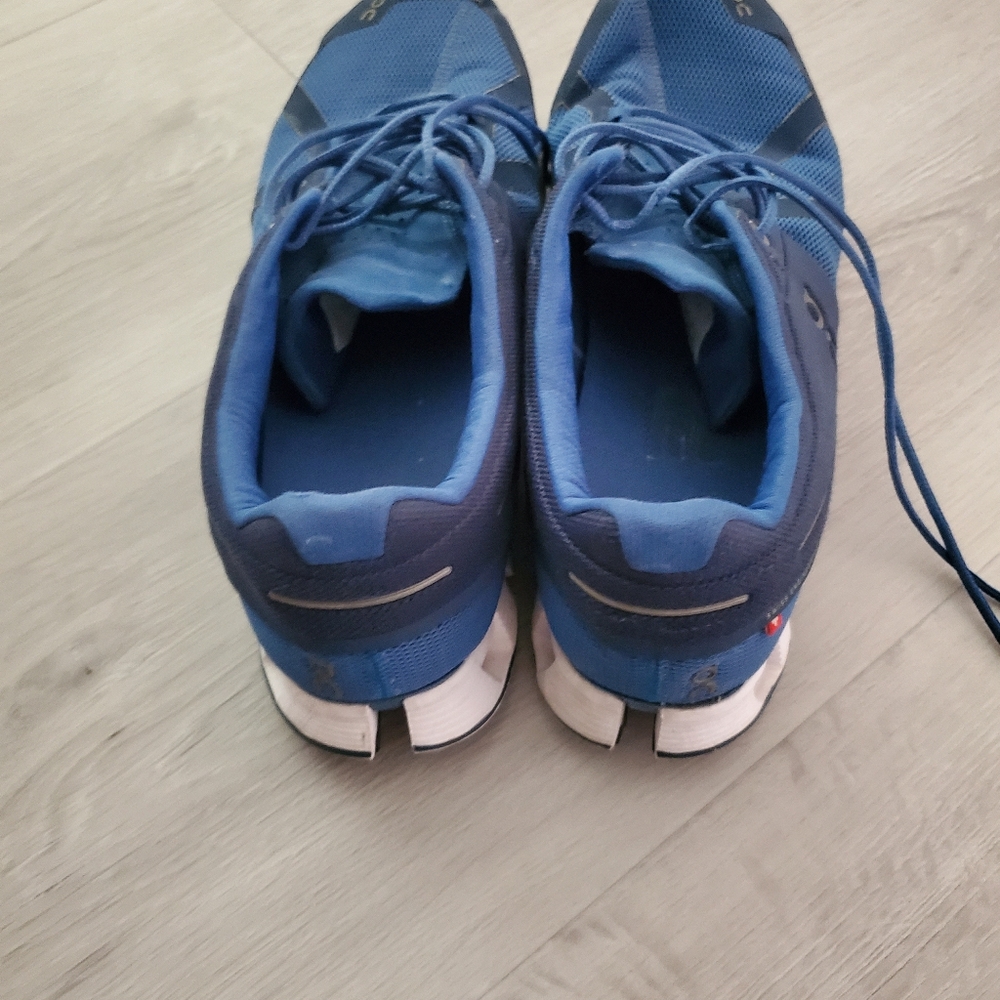 On Cloud Running Shoes - image 2